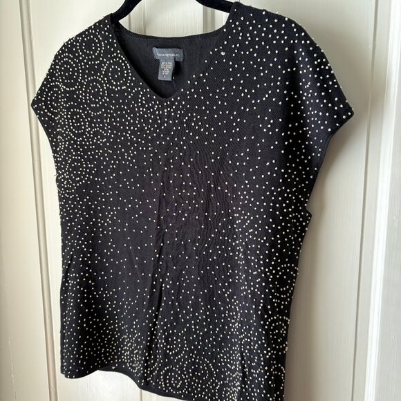 Banana Republic Tops - Banana Republic Black Embroidered Sleeveless Top